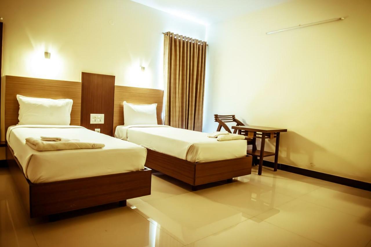 เดอะ ไพโอเนียร์ Hotel วิสาขปัตนัม ภายนอก รูปภาพ