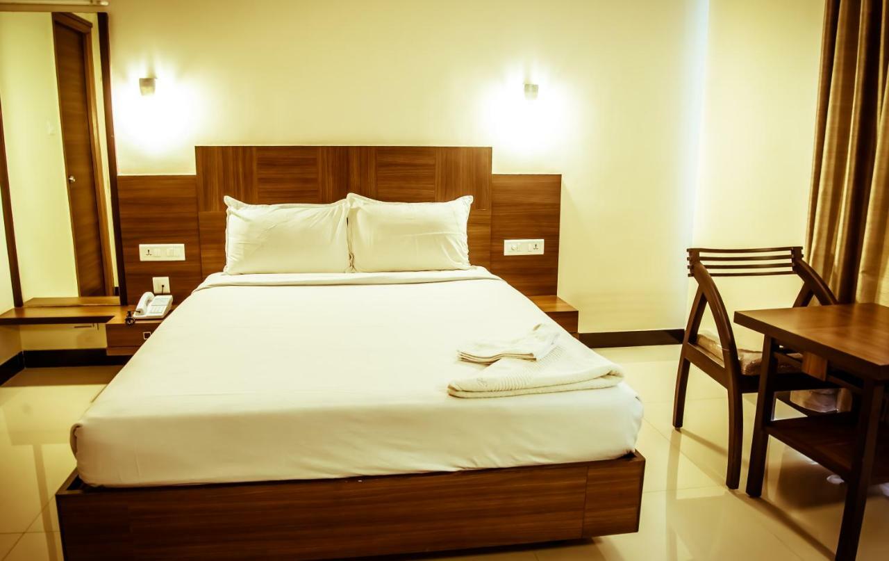 เดอะ ไพโอเนียร์ Hotel วิสาขปัตนัม ภายนอก รูปภาพ